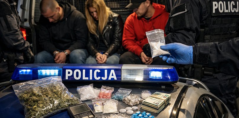 Policyjna kontrola zakończona zatrzymaniem. Narkotyki u kierowcy i w pojeździe