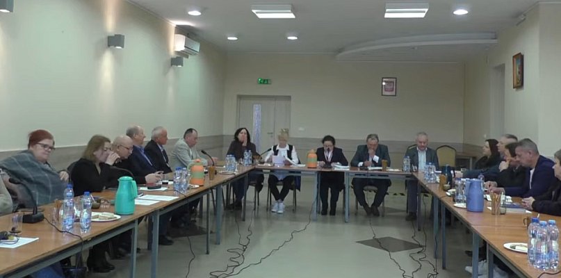 Głosowanie, które się opłaciło. Burmistrz Dorota Dąbrowska i radni z podwyżkami