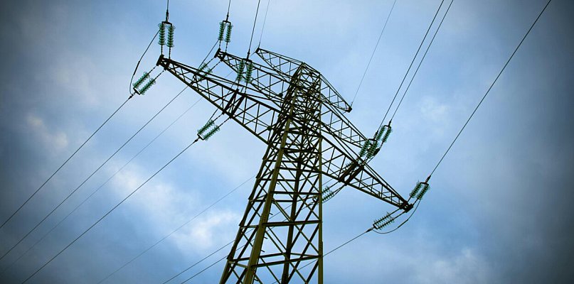 Bez map, bez jasnych informacji. Linia 110 kV może przeciąć działki w gminach