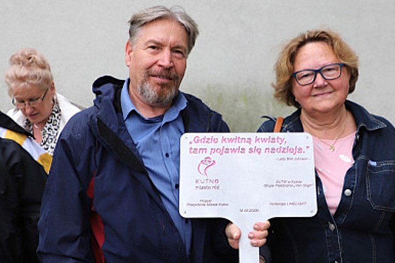 Sadzili hortensje przy Willi dr. A. Troczewskiego