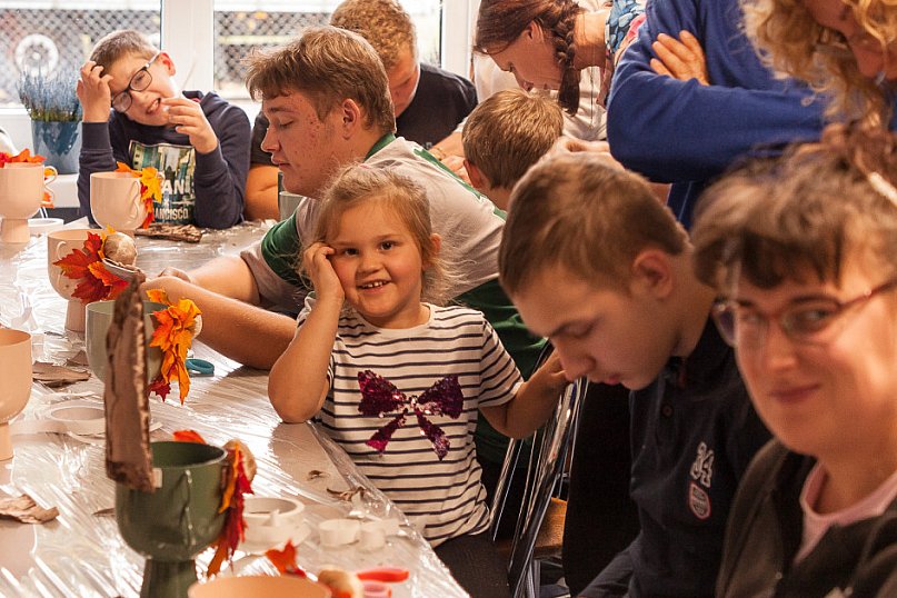  Pod skrzydłami niebieskiego wiatraka