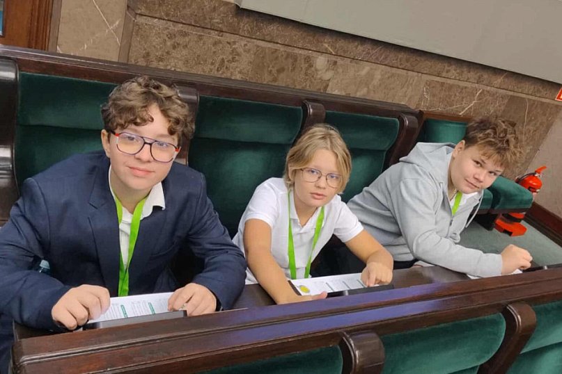 Uczniowie Czwórki w Sejmie Dzieci i Młodzieży