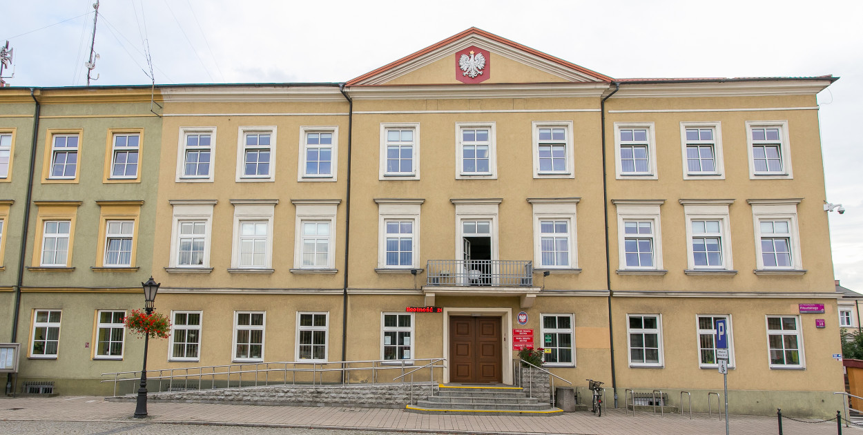 Ile zarabia się w Urzędzie Miasta Kutna?