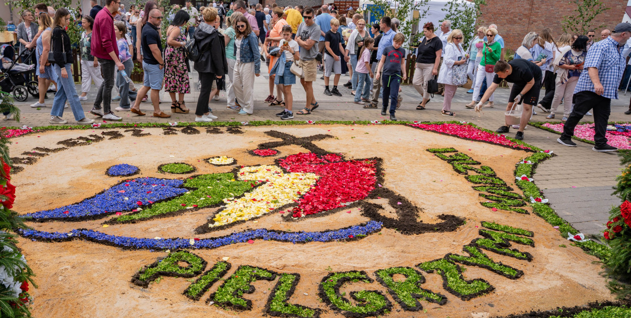  Spycimierz. Tradycja kwiatowych dywanów