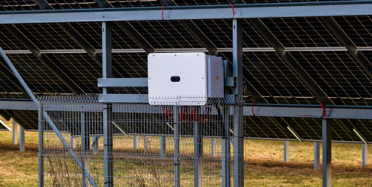 Porównanie falowników FoxESS z innymi markami - co wybrać?