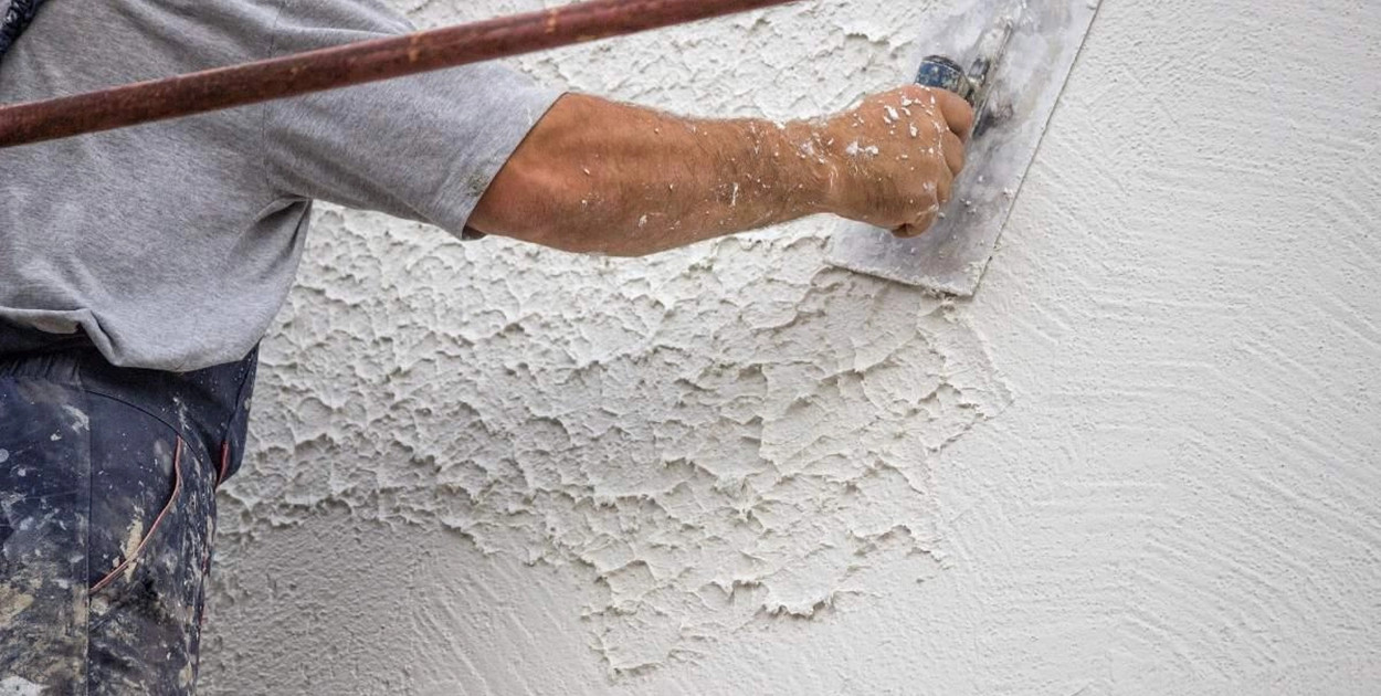 Niekonwencjonalne podejście do dekoracji ścian: co wybrać zamiast tapety i farby?