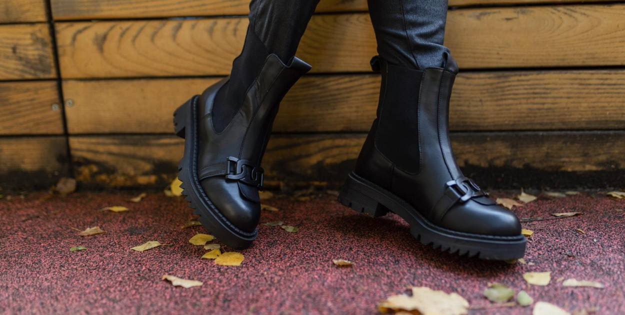 Błoto, tłum i całonocny taniec: Jakie buty przetrwają festiwal 