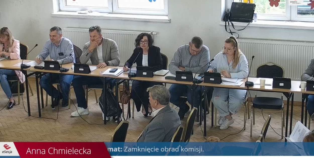 Dziś obradują radni w Krośniewicach. Problemy z transportem uczniów do szkół