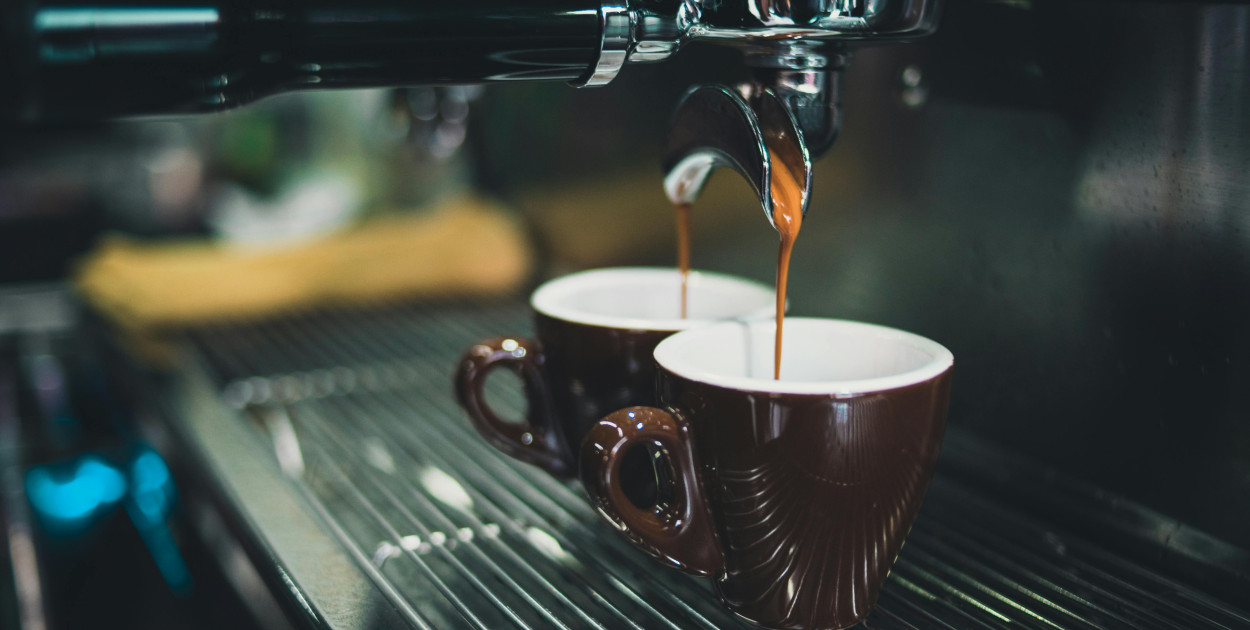 Zdjęcie dodane przez Chevanon Photography: https://www.pexels.com/pl-pl/zdjecie/zblizenie-filizanka-kawy-324028/