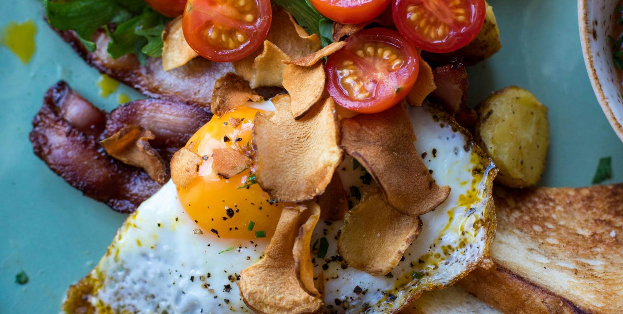 Zdjęcie dodane przez Valeria Boltneva: https://www.pexels.com/pl-pl/zdjecie/kanapka-warzywna-1833335/