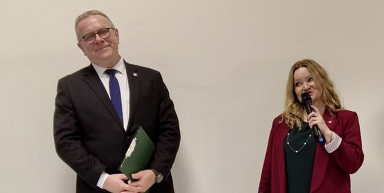 Od lewej Krzysztof Urbański i Katarzyna Erdman fot. UM w KRośniewicach