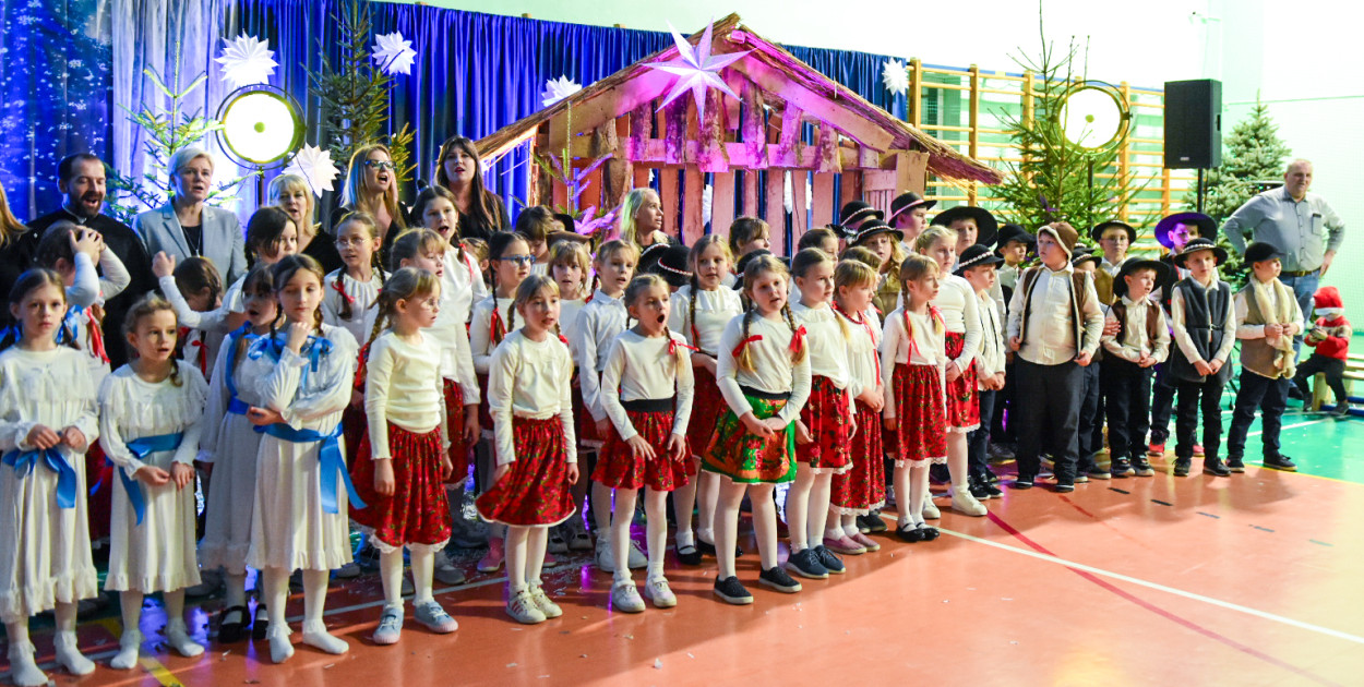 Koncert Bożonarodzeniowy w szkole w Gołębiewku