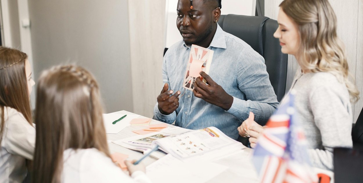 Hiszpański dla dorosłych - jak uczyć się online i osiągać realne postępy