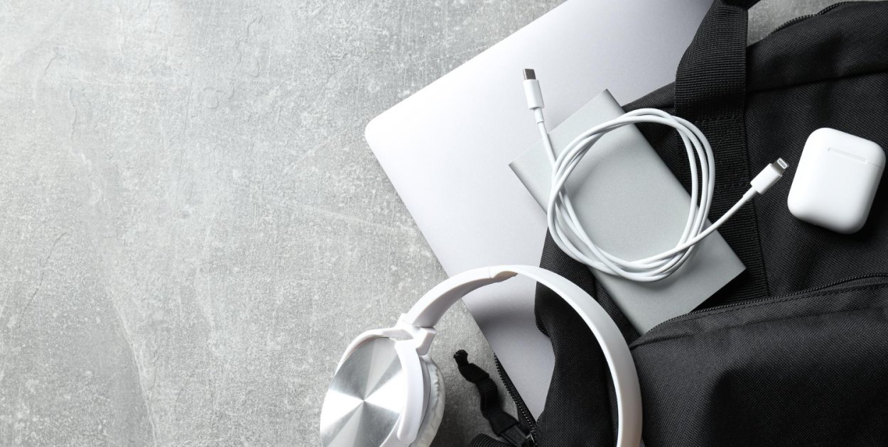 Gadżety elektroniczne z logo w kampaniach marketingowych - jak je dopasować