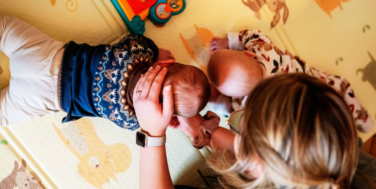 104 dzieci znalazło dom. Raport o adopcjach w Łódzkiem