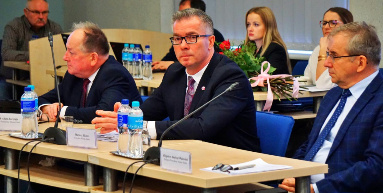 „Pozamiatane” czy niespodzianka? Radni głosują nad podwyżką dla prezydenta