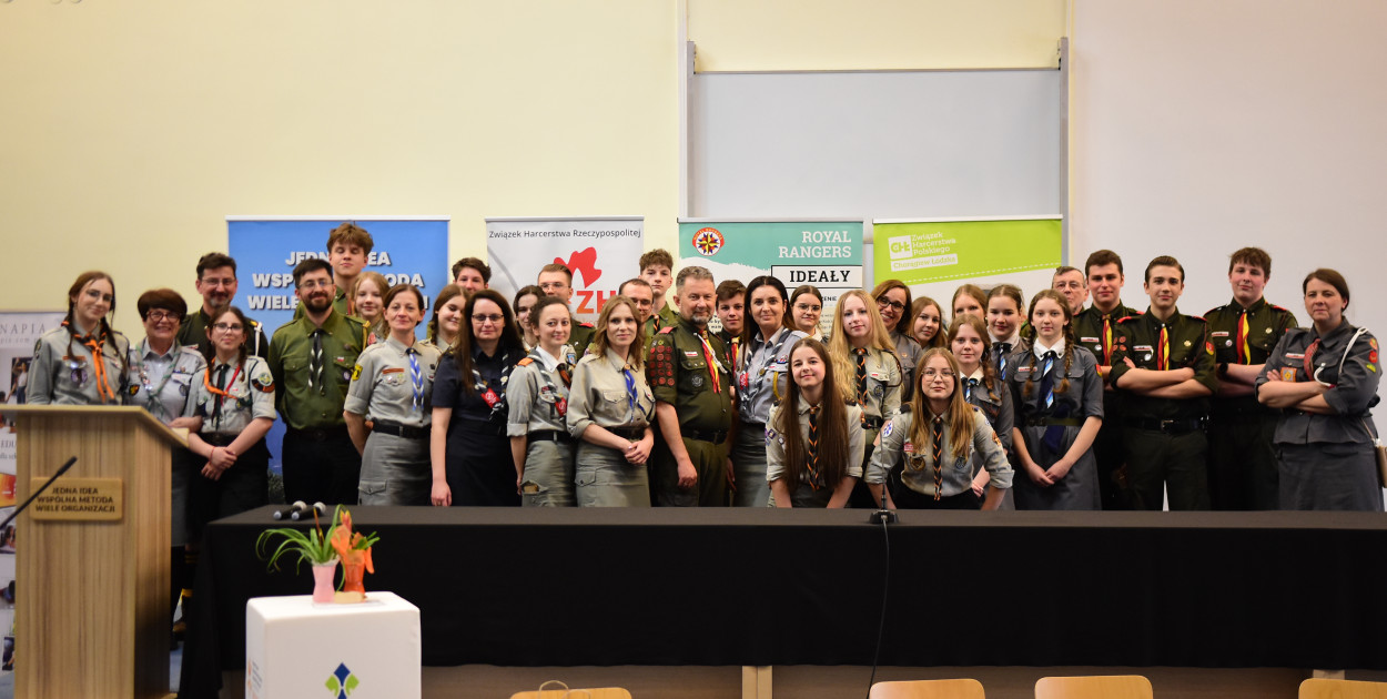 Sześć szkół z Kutna i Gołębiewka z tytułem Szkoła Przyjazna Harcerstwu