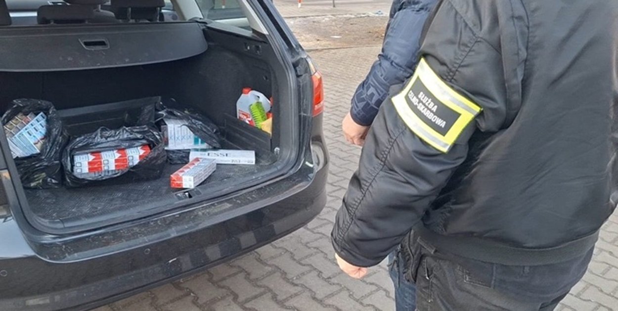 Łódzka KAS przejęła nielegalne papierosy i tytoń warte prawie 27 tys. zł
