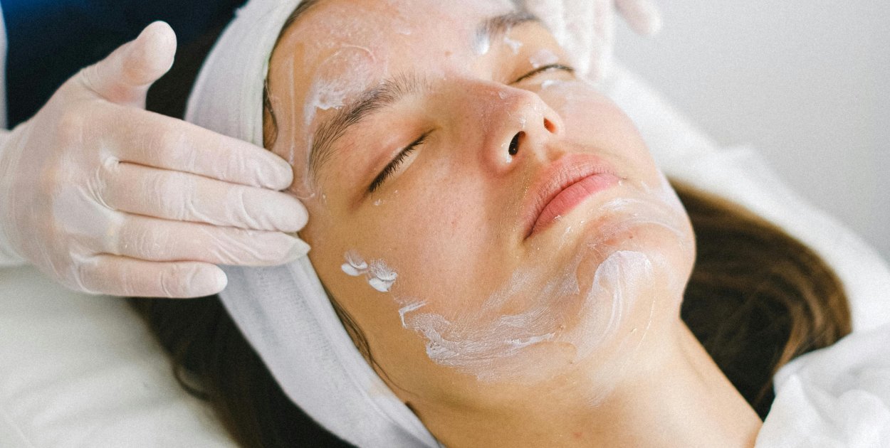 Nowoczesne metody walki z oznakami starzenia w gabinecie medycyny estetycznej