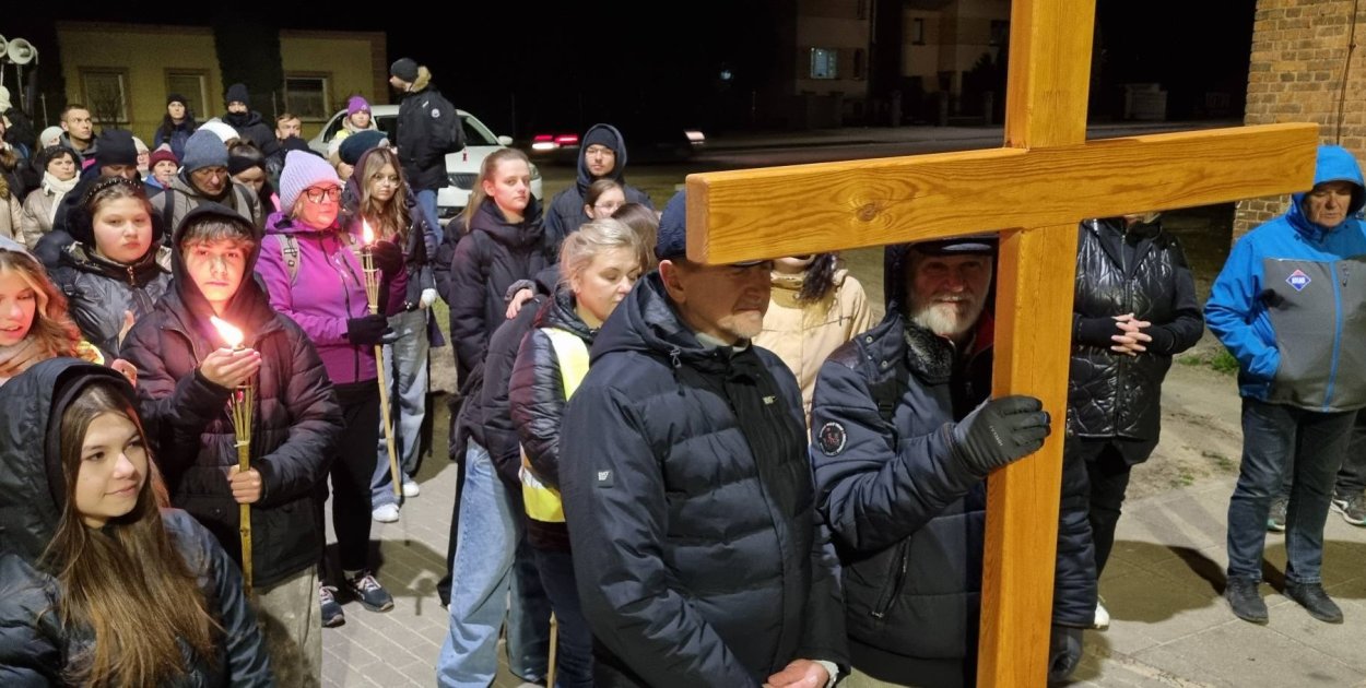 W piątek, 27 marca, odbyła się już po raz kolejny Droga Krzyżowa „PoKutnie”
