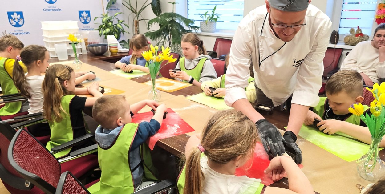 Łódzkie na Wielkanoc. Dzieci własnoręcznie robiły chleby do święconki