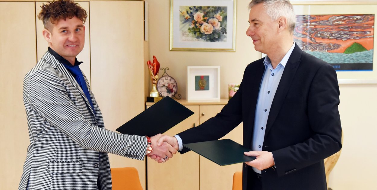 Fundacja Dwór Imielno stworzy rosarium - ogród różany w Kutnie