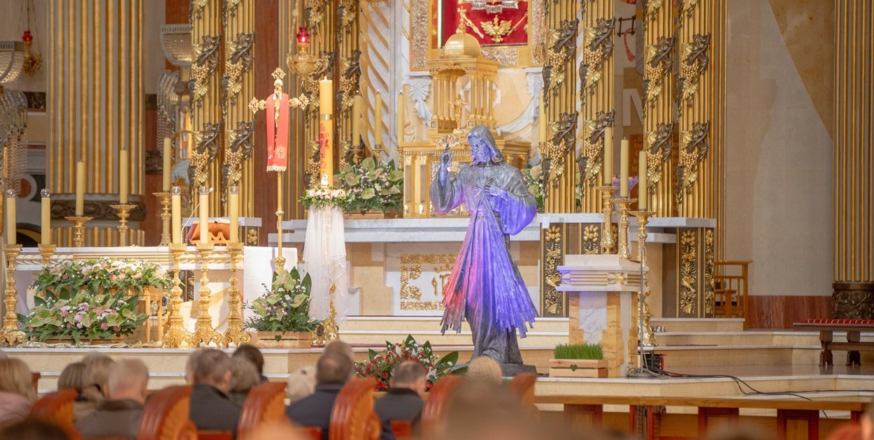 Świadectwo wiary i konkretnej pomocy: Niedziela Miłosierdzia Bożego