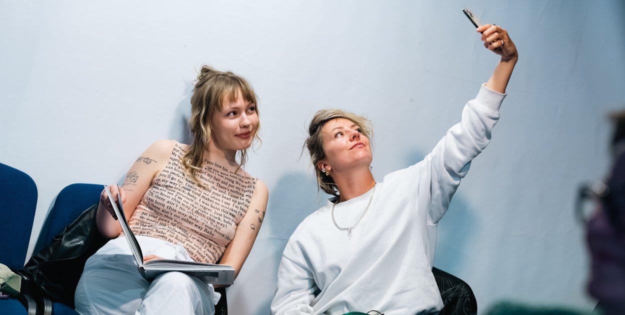 Teatr Jaracza poszukuje statystek i statystów do spektaklu o słynnym projektancie