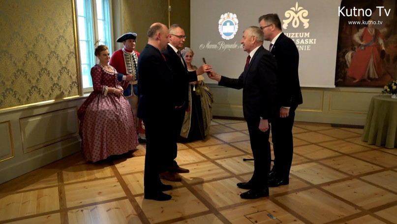 Prezydent przekazał klucz do Pałacu Saskiego w Kut